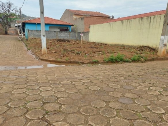 Lote no Corrego do Bom Jesus com 188m urbano (1)