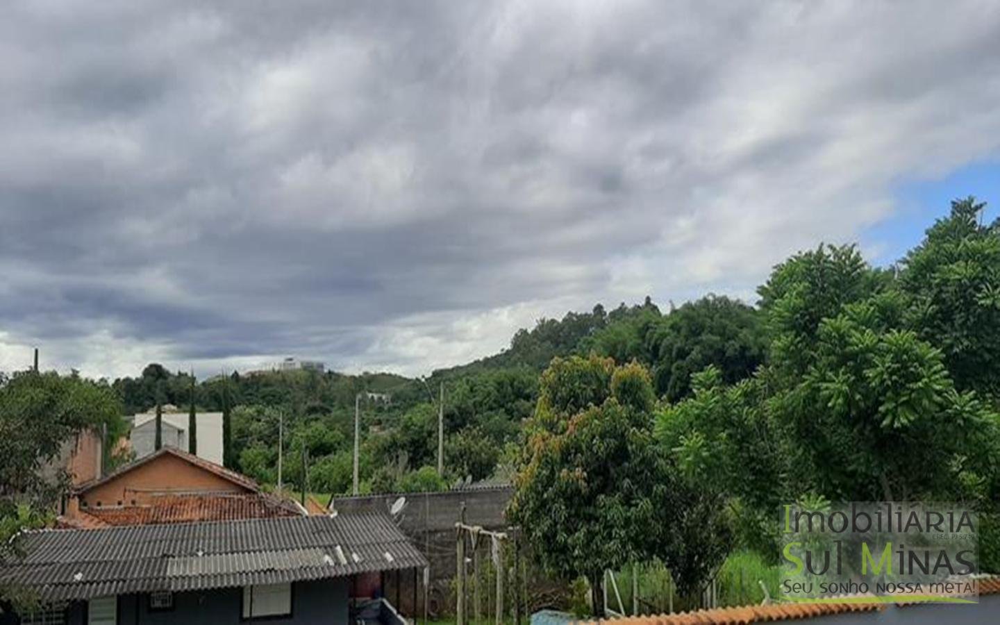 Sobrado com 400 metros de lote a Venda em Cambuí MG Cód (9)