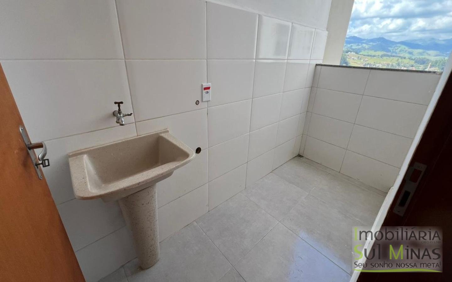 Apartamento para Locação com 2 Quartos e Varanda em Cambuí MG cod2445 (3)