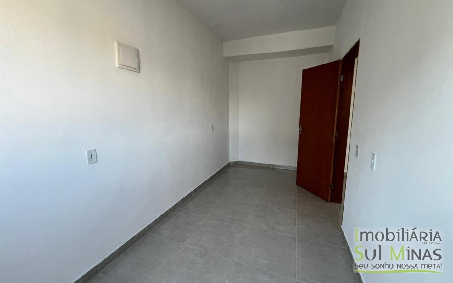 Apartamento para Locação com 2 Quartos e Varanda em Cambuí MG cod2445 (6)