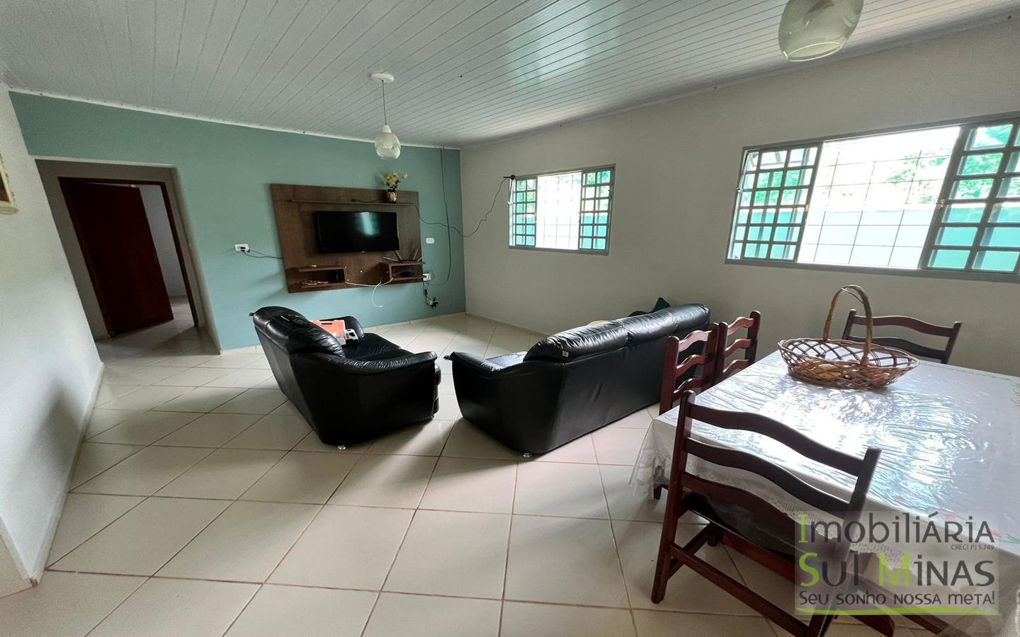 Casa com Piscina e Terreno de 1.066 m² a Venda no Córrego do Bom Jesus MG Cód. 1617 (17)