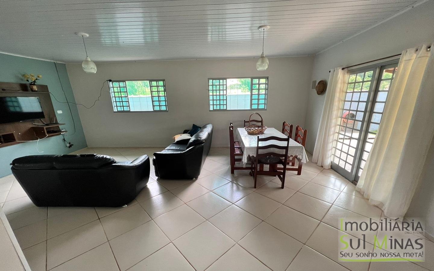 Casa com Piscina e Terreno de 1.066 m² a Venda no Córrego do Bom Jesus MG Cód. 1617 (22)