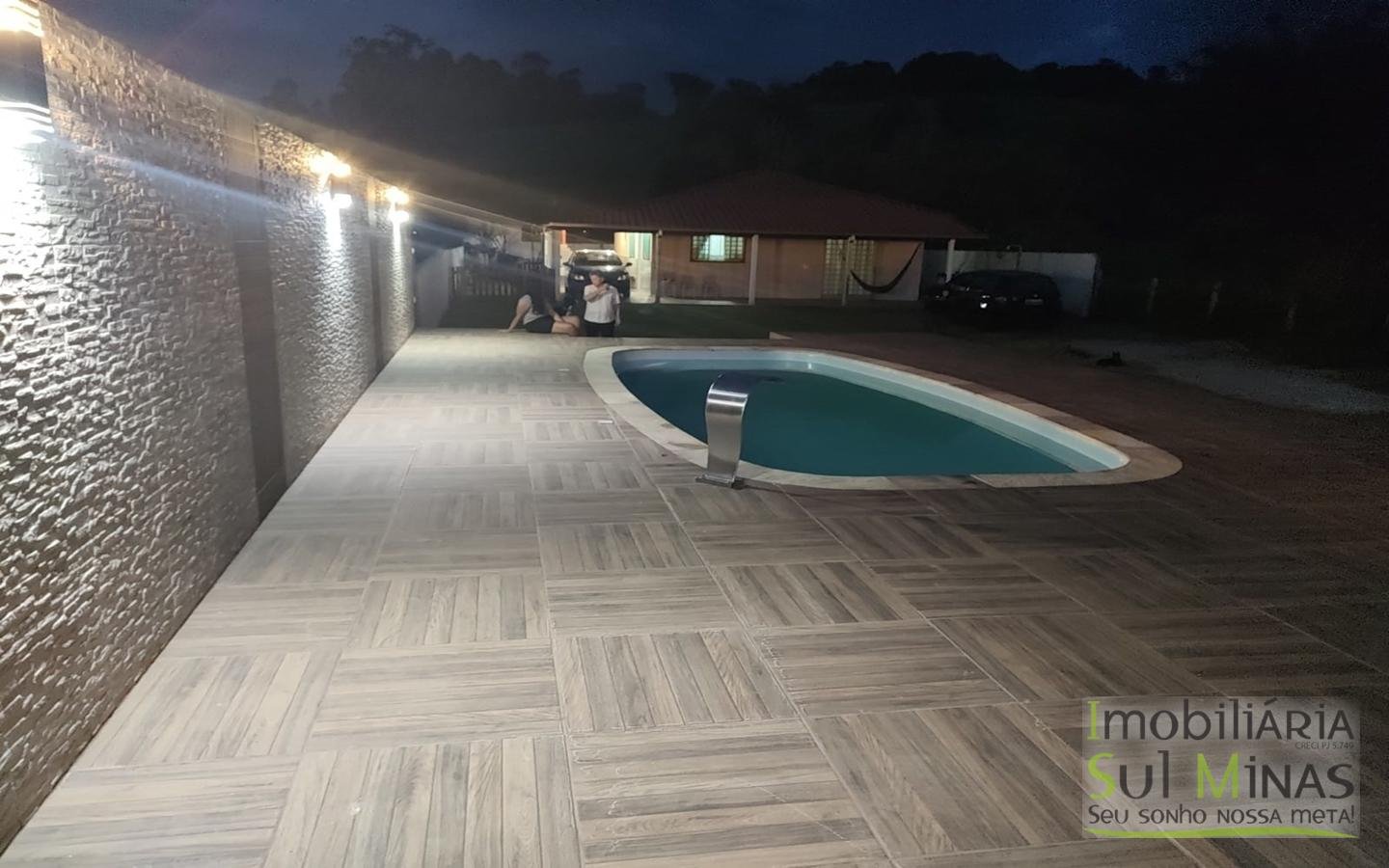 Casa com Piscina e Terreno de 1.066 m² a Venda no Córrego do Bom Jesus MG Cód. 1617 (8)