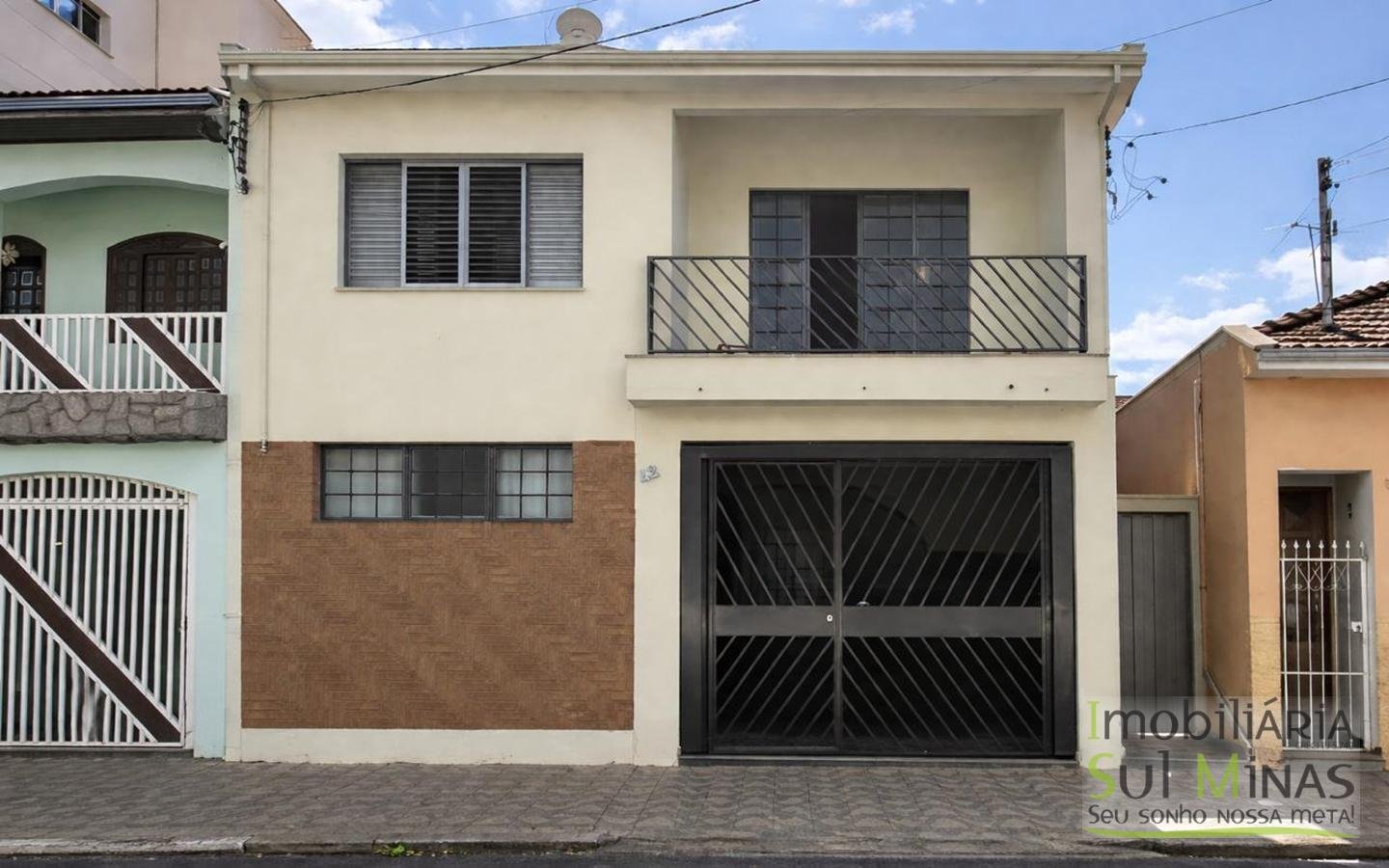 Casa de 195m ² à venda, próxima ao centro de Cambui MG cod2438 (1)