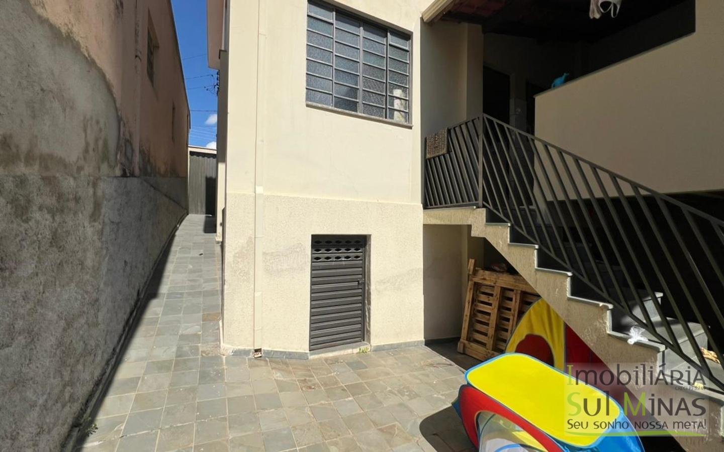 Casa de 195m ² à venda, próxima ao centro de Cambui MG cod2438 (11)