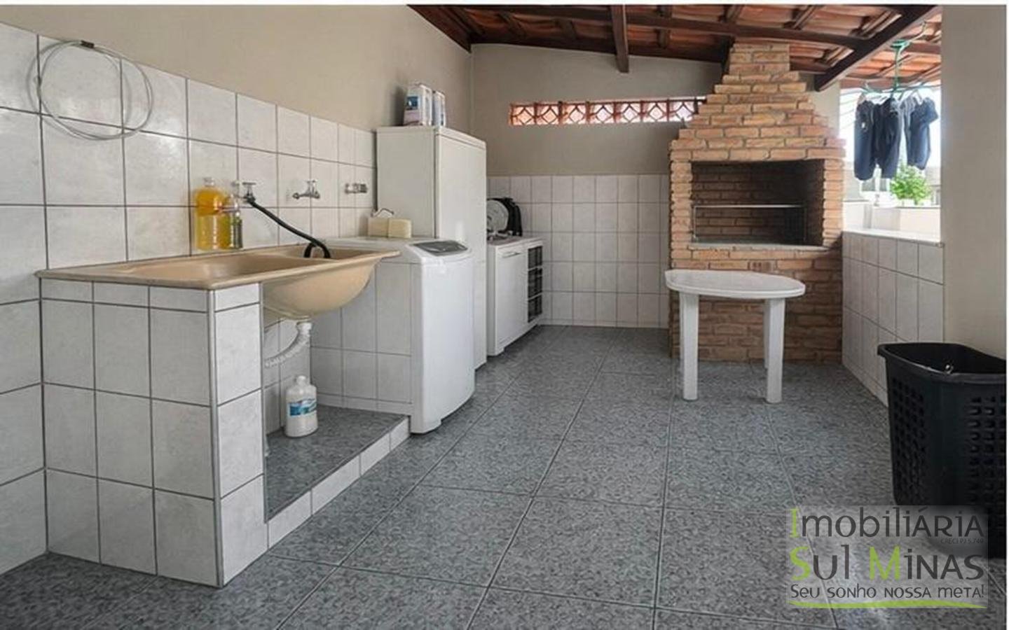Casa de 195m ² à venda, próxima ao centro de Cambui MG cod2438 (2)