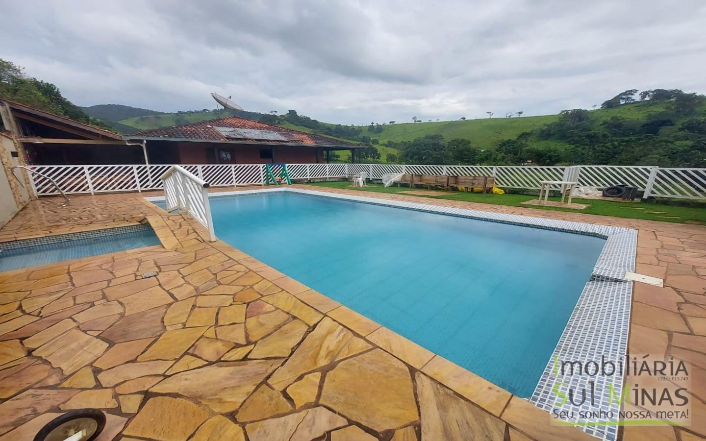 Chácara avarandada com linda vista a venda em Cambuí MG Cód. 1633 (14)