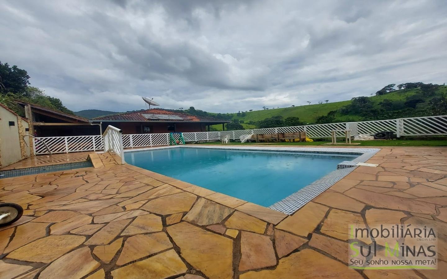 Chácara avarandada com linda vista a venda em Cambuí MG Cód. 1633 (15)