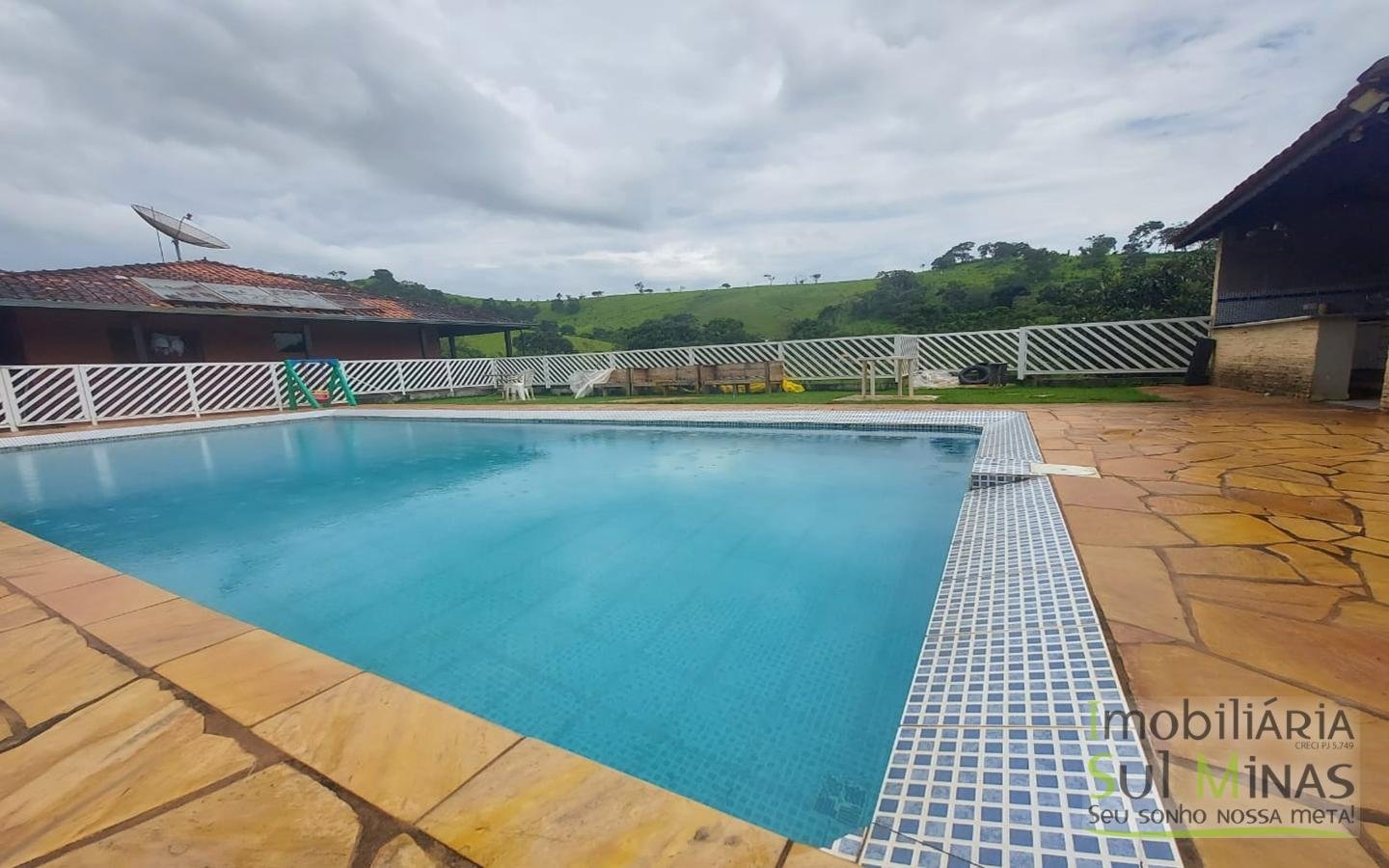 Chácara avarandada com linda vista a venda em Cambuí MG Cód. 1633 (17)