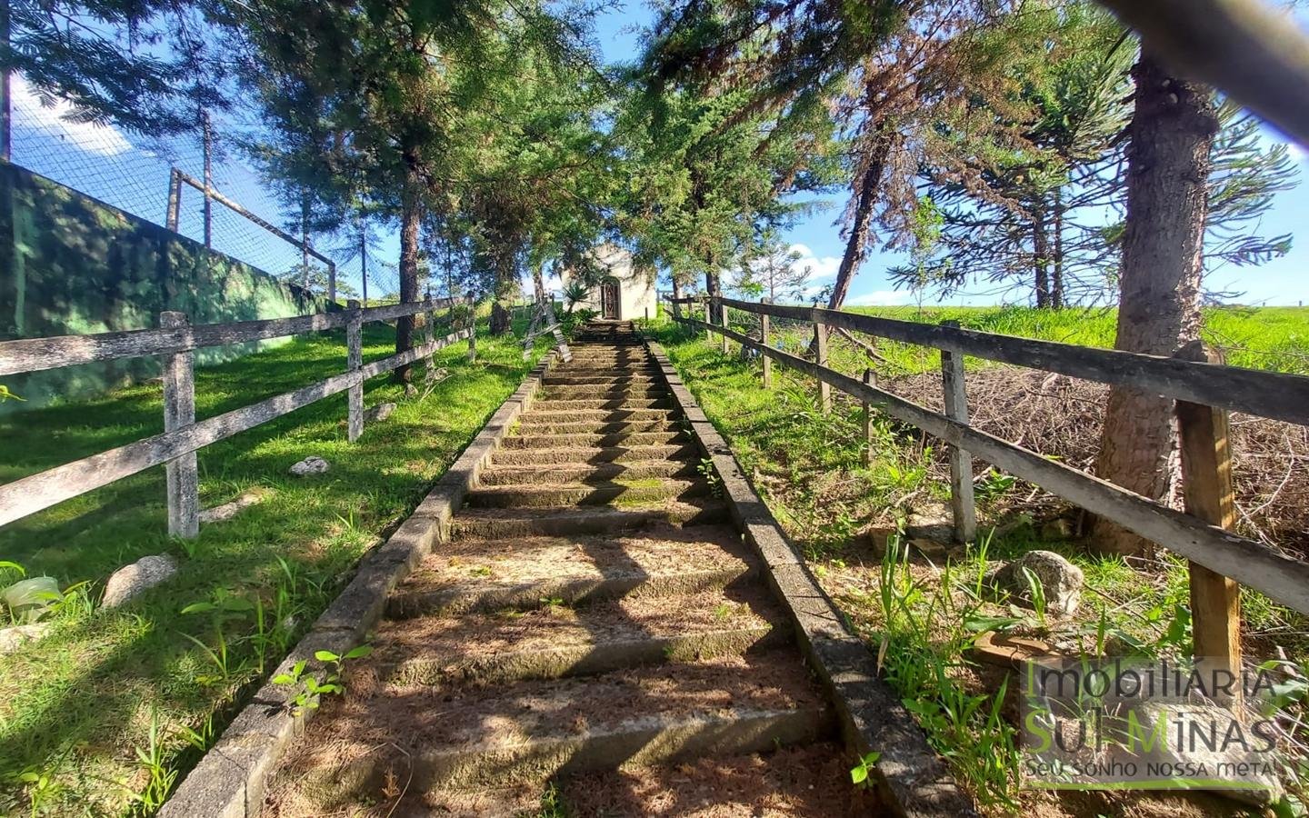 Chácara com Ampla Área de Lazer a Venda no Córrego do Bom Jesus MG Cod. 1828 (15)