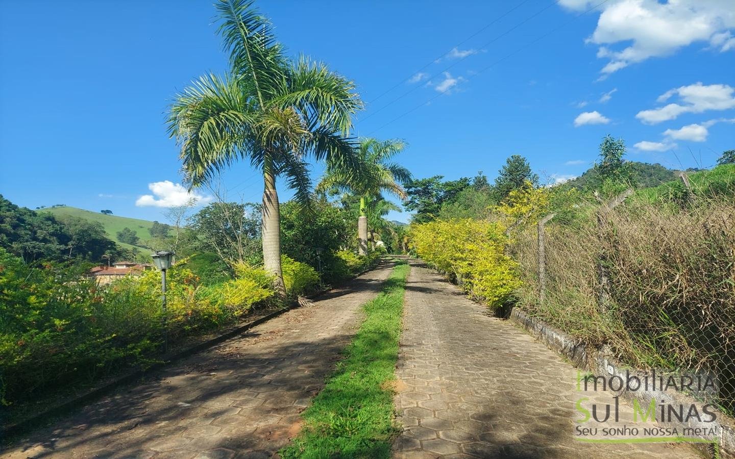Chácara com Ampla Área de Lazer a Venda no Córrego do Bom Jesus MG Cod. 1828 (21)