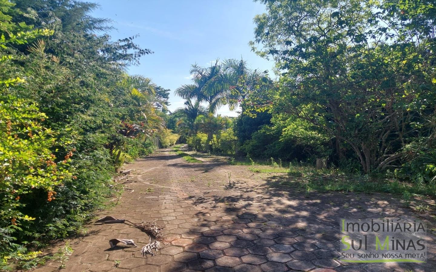 Chácara com Ampla Área de Lazer a Venda no Córrego do Bom Jesus MG Cod. 1828 (23)