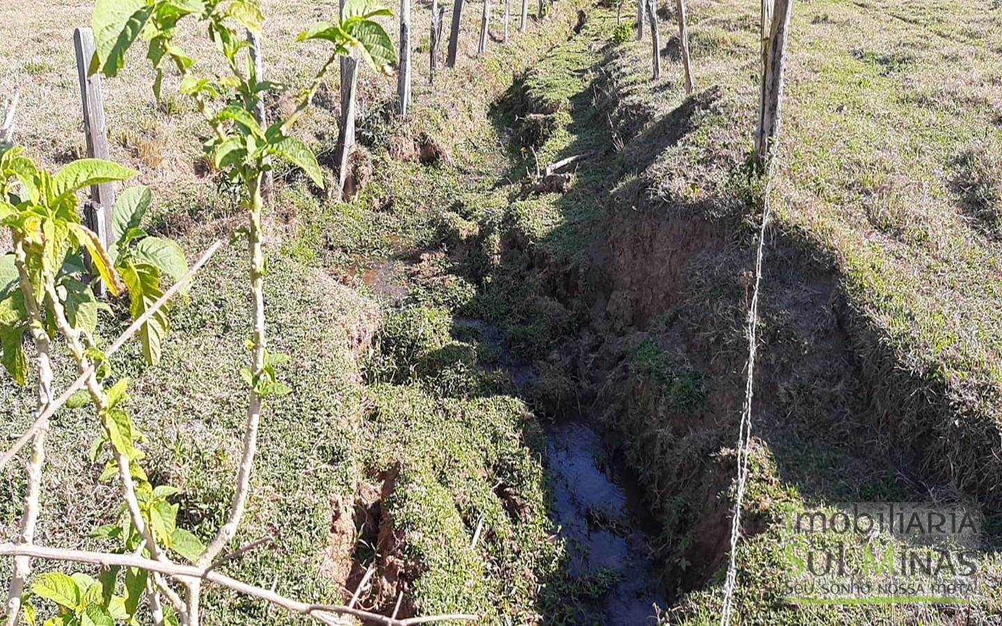 Chácara com Rio na Divisa a Venda em Cambuí MG Cód. 1492 (4)