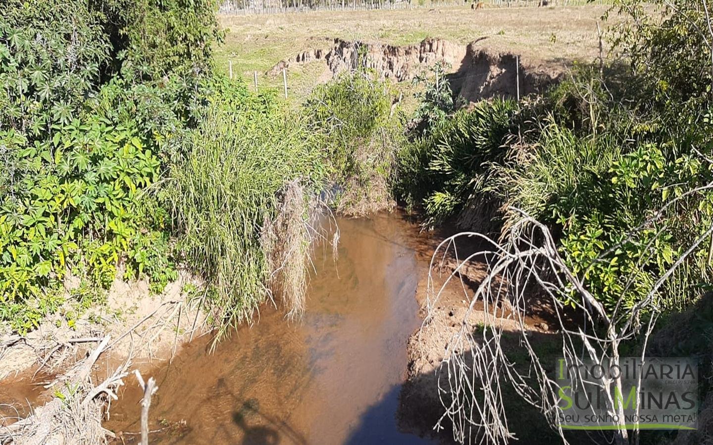 Chácara com Rio na Divisa a Venda em Cambuí MG Cód. 1492 (6)