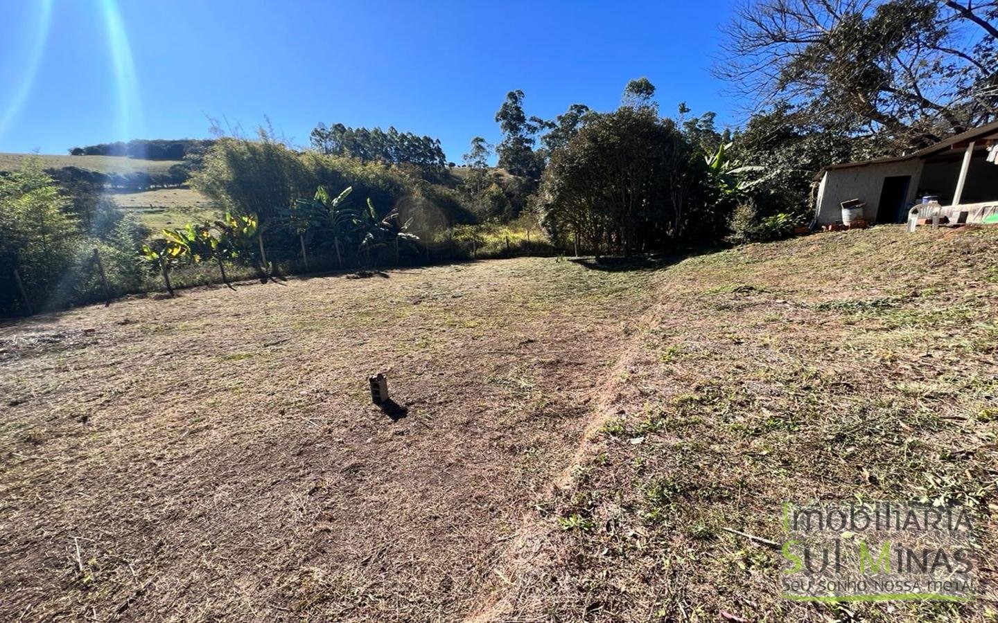 Chácara de 3980m² a 3km da cidade a Venda em Cambuí MG (37)