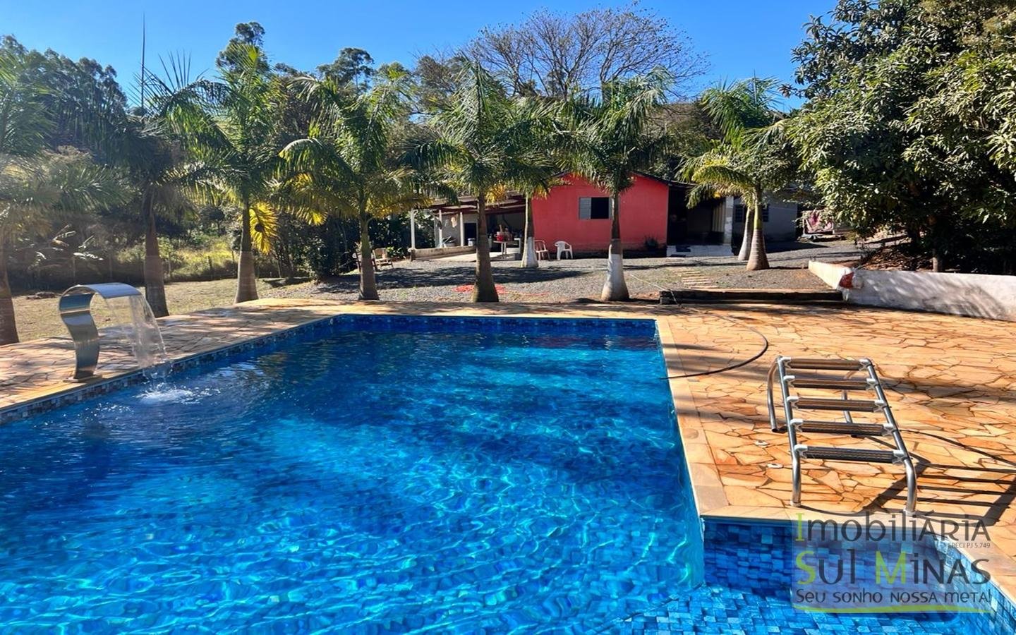 Chácara de 3980m² a 3km da cidade a Venda em Cambuí MG (38)