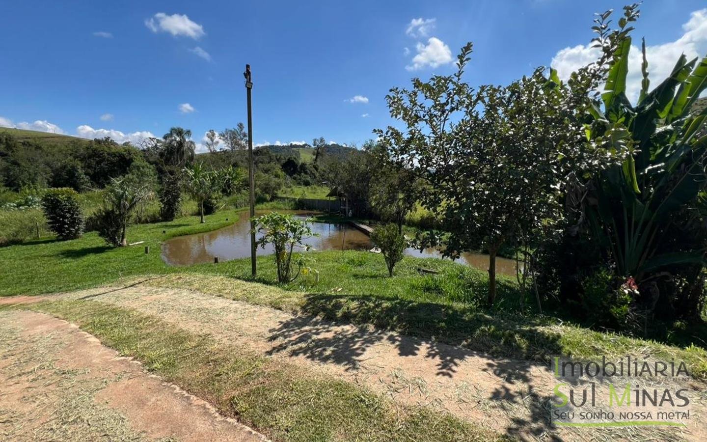 Chácara em condomínio com 1770m ² a Venda no Córrego do Bom Jesus cod2440 (10)