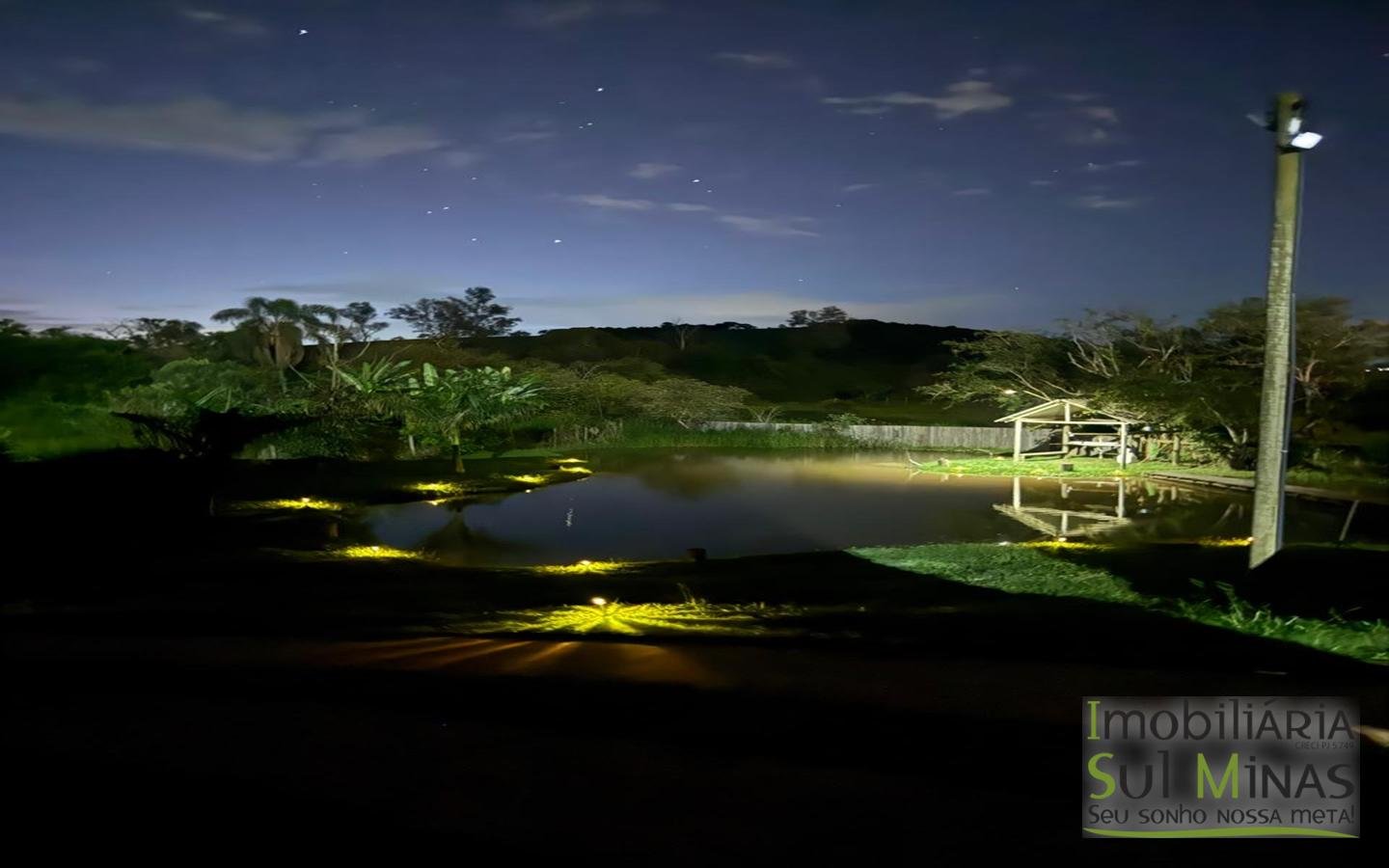 Chácara em condomínio com 1770m ² a Venda no Córrego do Bom Jesus cod2440 (11)