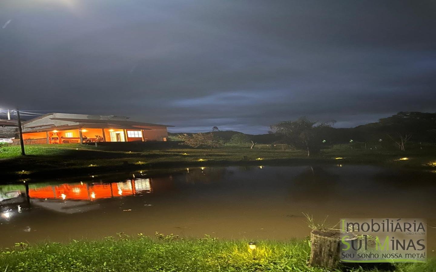 Chácara em condomínio com 1770m ² a Venda no Córrego do Bom Jesus cod2440 (13)