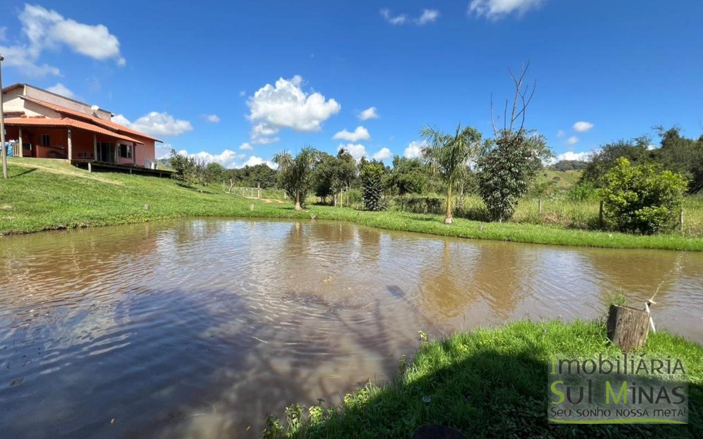 Chácara em condomínio com 1770m ² a Venda no Córrego do Bom Jesus cod2440 (18)