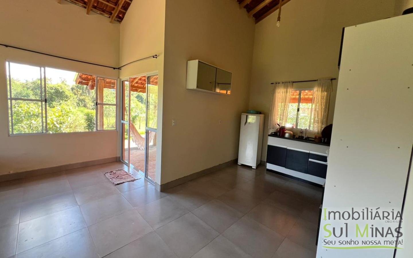 Chácara em condomínio com 1770m ² a Venda no Córrego do Bom Jesus cod2440 (25)