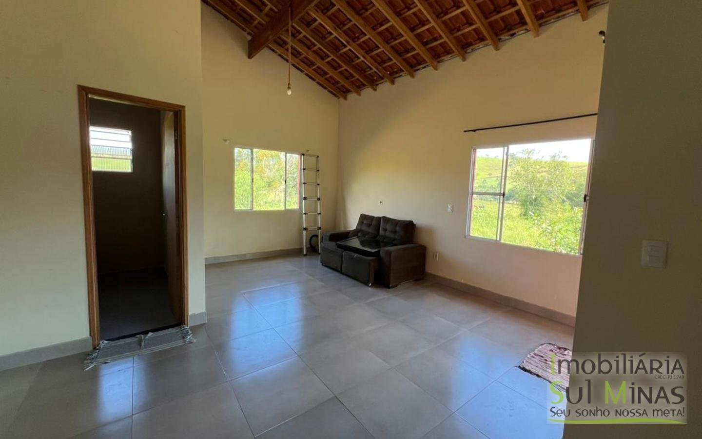 Chácara em condomínio com 1770m ² a Venda no Córrego do Bom Jesus cod2440 (28)