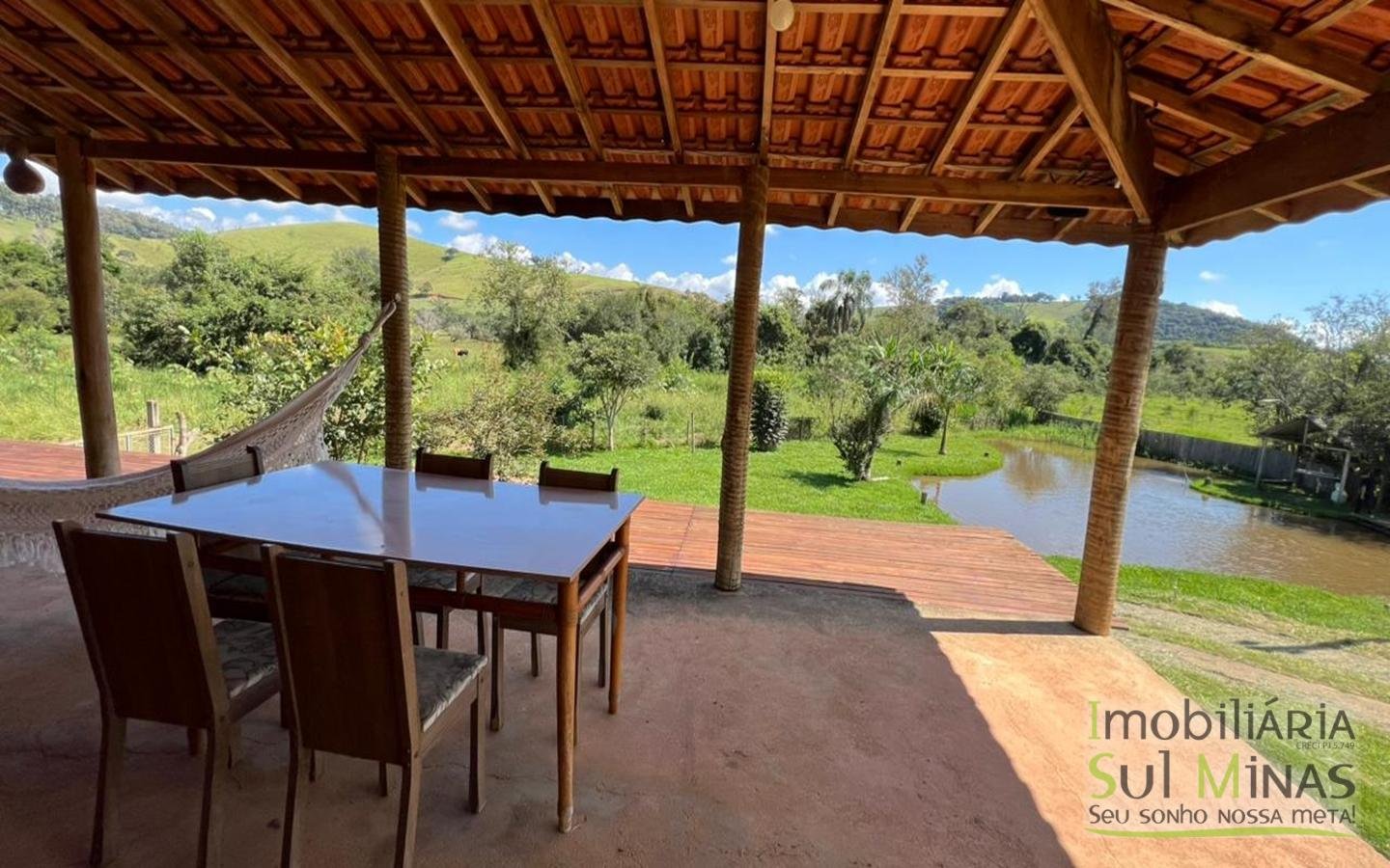 Chácara em condomínio com 1770m ² a Venda no Córrego do Bom Jesus cod2440 (30)