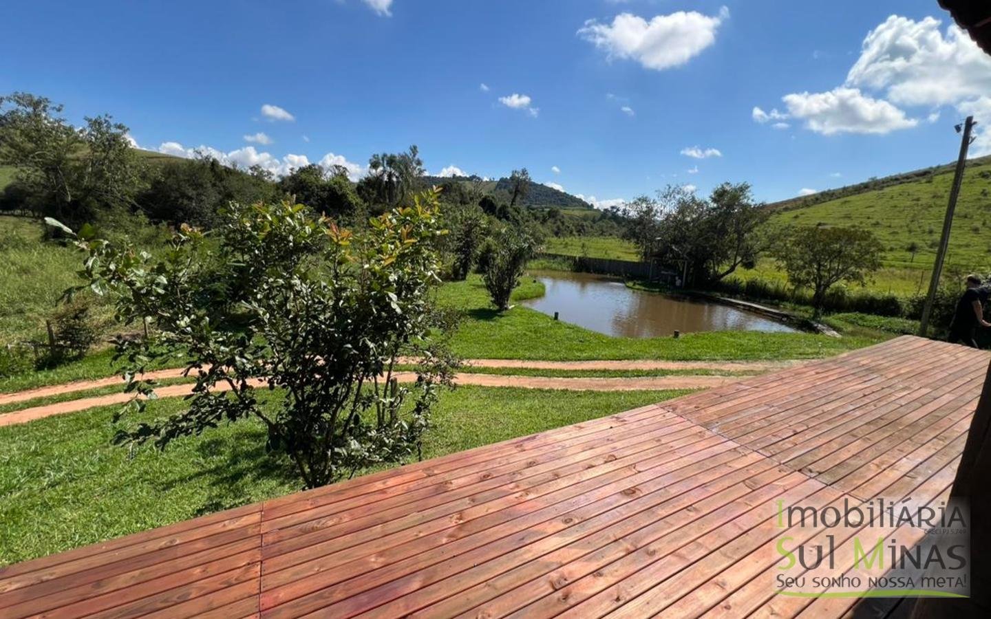 Chácara em condomínio com 1770m ² a Venda no Córrego do Bom Jesus cod2440 (33)