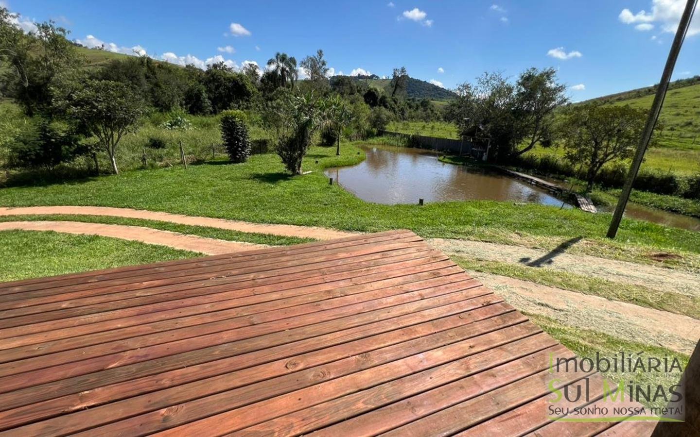 Chácara em condomínio com 1770m ² a Venda no Córrego do Bom Jesus cod2440 (35)