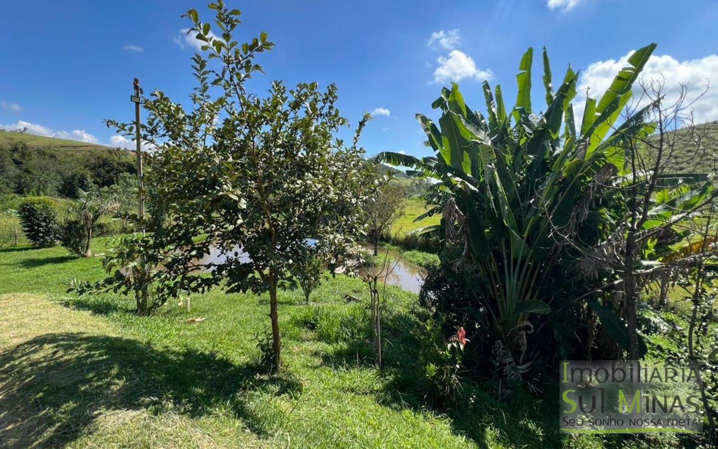 Chácara em condomínio com 1770m ² a Venda no Córrego do Bom Jesus cod2440 (5)