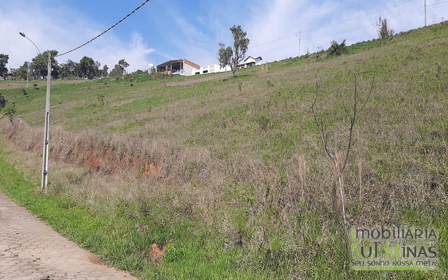 Lote a Venda em Cambuí MG  de 828 m² medindo 24 metros de frente e 34,50 de lateral (5)
