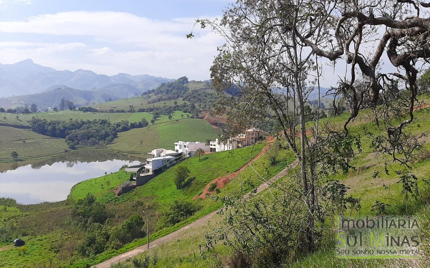 Lote a Venda em Cambuí MG  de 966 m² medindo 29,50 metros de frente e 34,50 de lateral Cód (1)