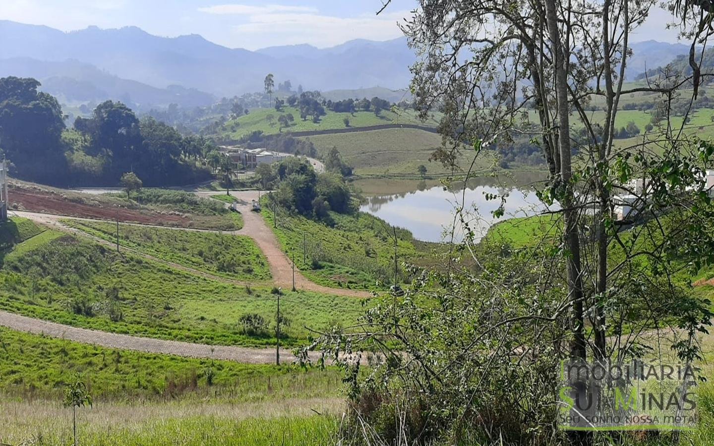 Lote a Venda em Cambuí MG  de 966 m² medindo 29,50 metros de frente e 34,50 de lateral Cód (4)