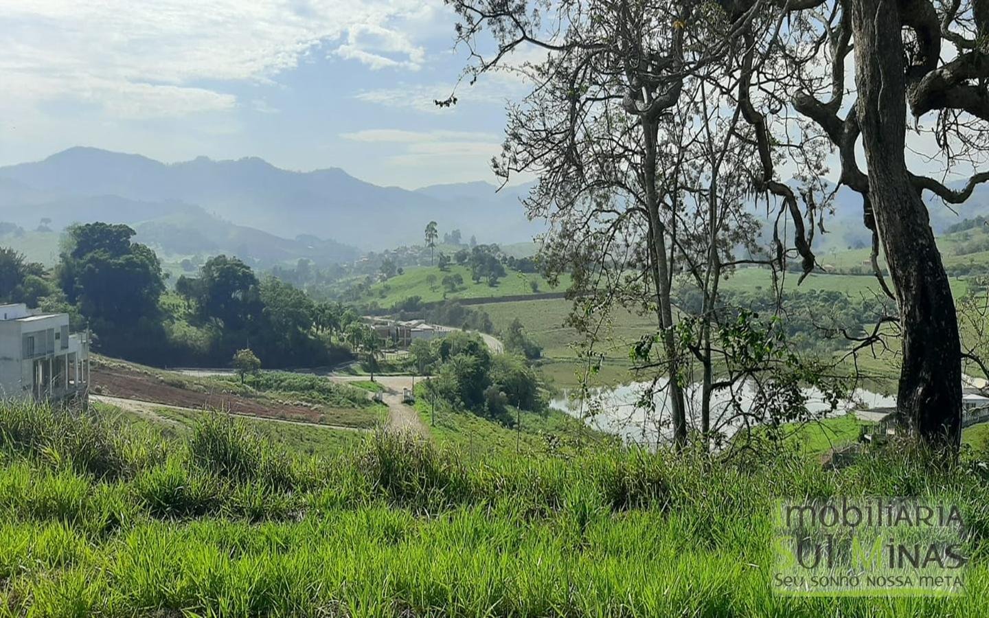 Lote a Venda em Cambuí MG  de 966 m² medindo 29,50 metros de frente e 34,50 de lateral Cód (5)