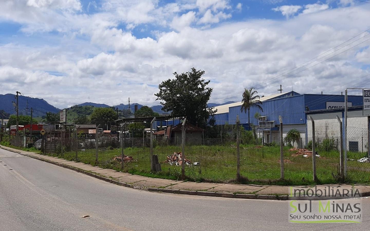 Lote a venda em Cambuí, próximo a rotatória 1.095 m² Cod. 1388 (2)