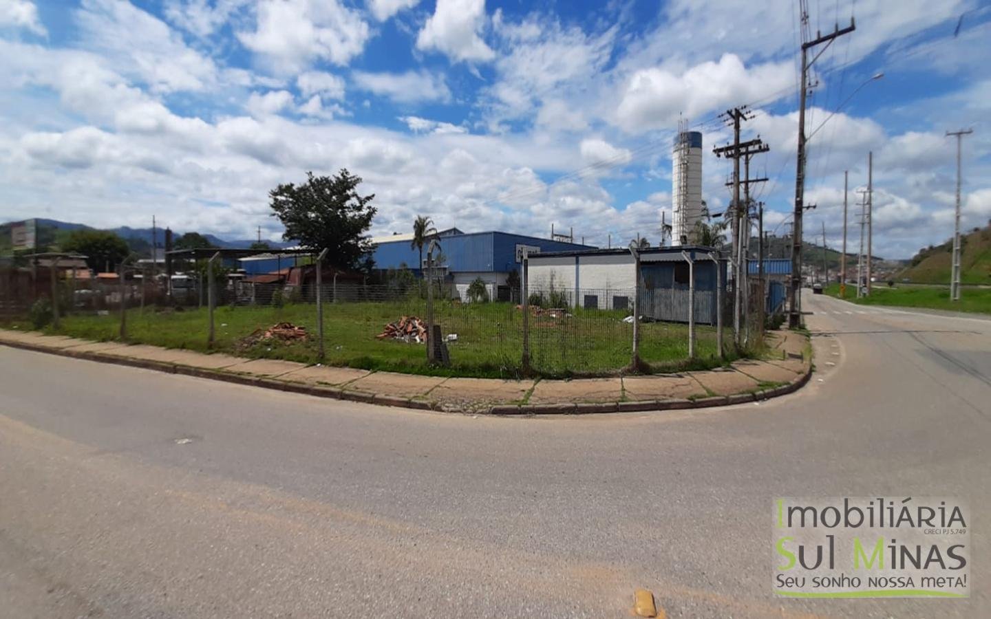 Lote a venda em Cambuí, próximo a rotatória 1.095 m² Cod. 1388 (4) Lote a venda em Cambuí, próximo a rotatória 1.095 m² Cod. 1388 (4)