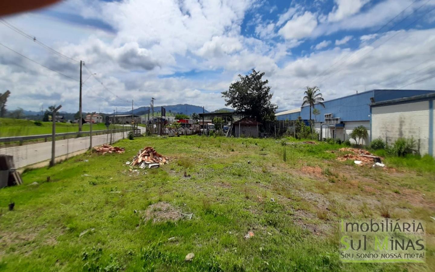 Lote a venda em Cambuí, próximo a rotatória 1.095 m² Cod. 1388 (5)