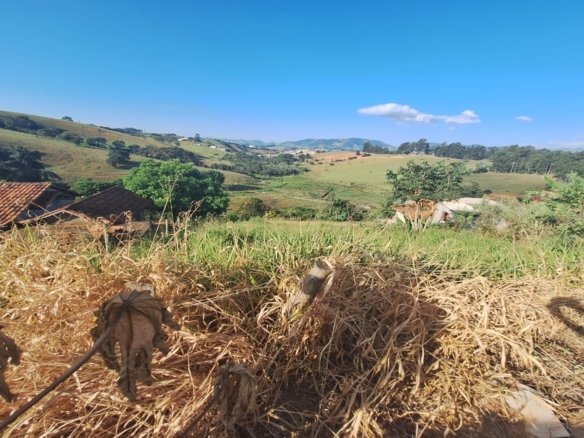 Lote com frente para duas ruas a venda em Cambuí MG Cod. 1956 (1)