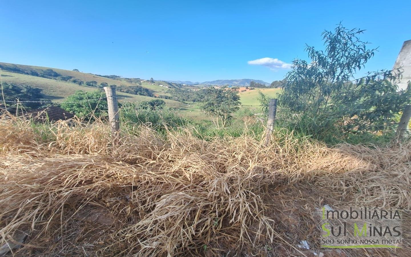 Lote com frente para duas ruas a venda em Cambuí MG Cod. 1956 (3)