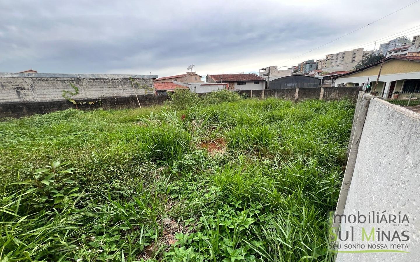 Lote de 225,14 m² de Esquina no Centro de Cambuí MG Cod. 1885 (2)