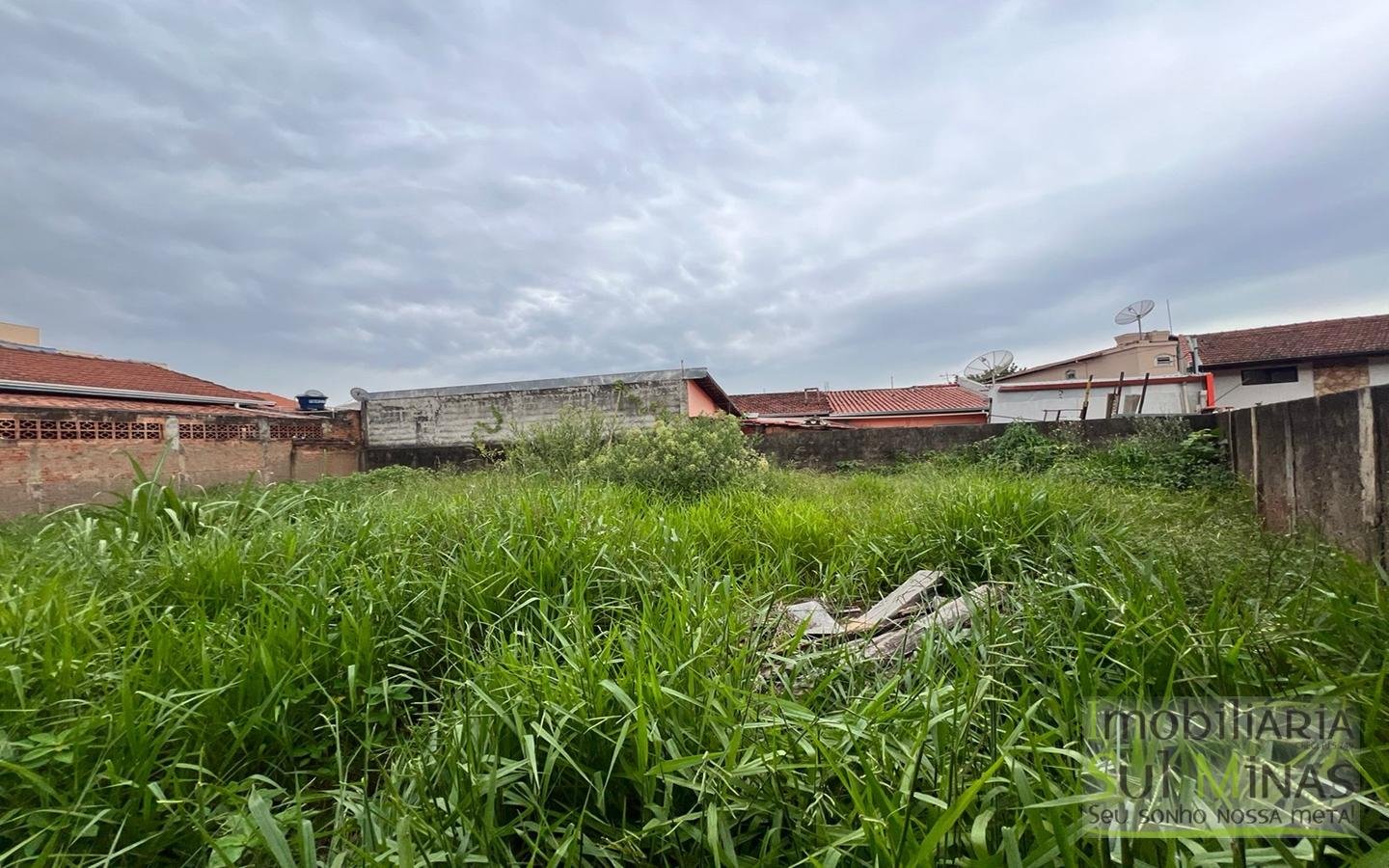 Lote de 225,14 m² de Esquina no Centro de Cambuí MG Cod. 1885 (3)