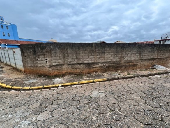 Lote de 225,14 m² de Esquina no Centro de Cambuí MG Cod. 1885 (4)
