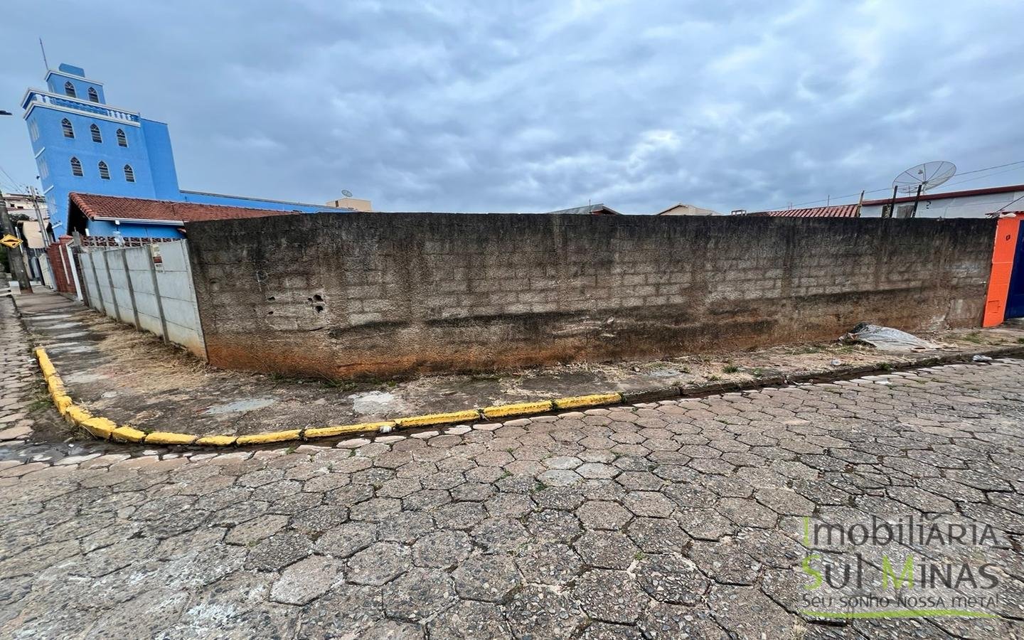 Lote de 225,14 m² de Esquina no Centro de Cambuí MG Cod. 1885 (4)