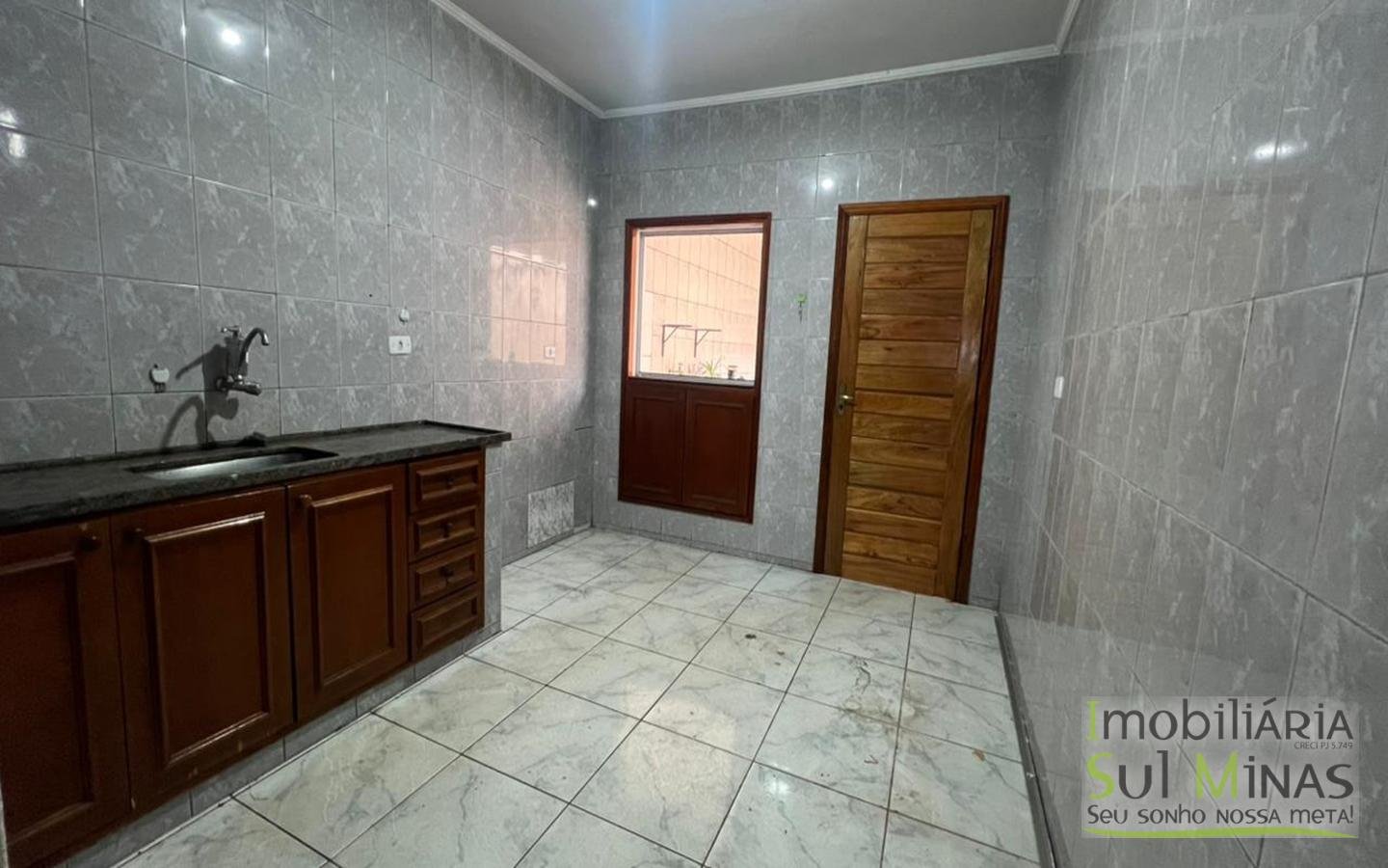 Apartamento Amplo e Com Quintal Para Locação em Cambuí MG cod2466 (13)