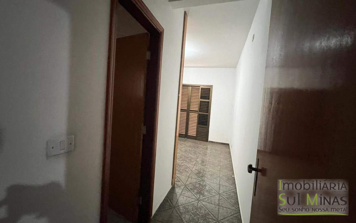 Apartamento Amplo e Com Quintal Para Locação em Cambuí MG cod2466 (2)