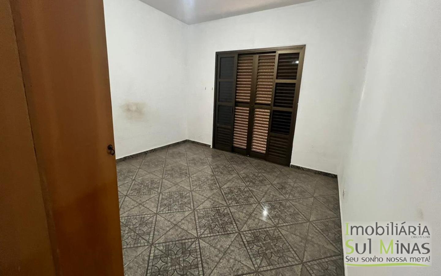 Apartamento Amplo e Com Quintal Para Locação em Cambuí MG cod2466 (3)