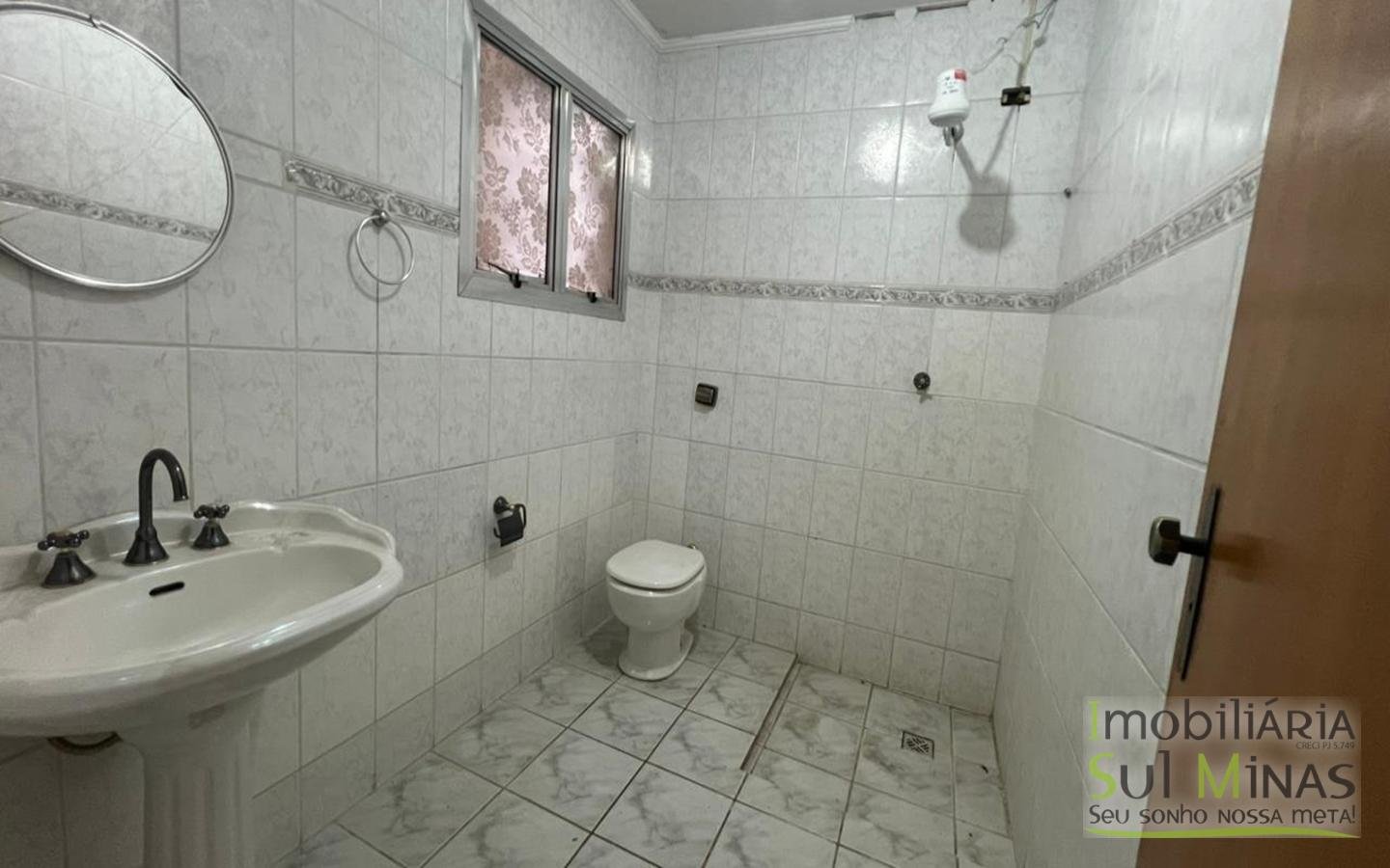 Apartamento Amplo e Com Quintal Para Locação em Cambuí MG cod2466 (6)