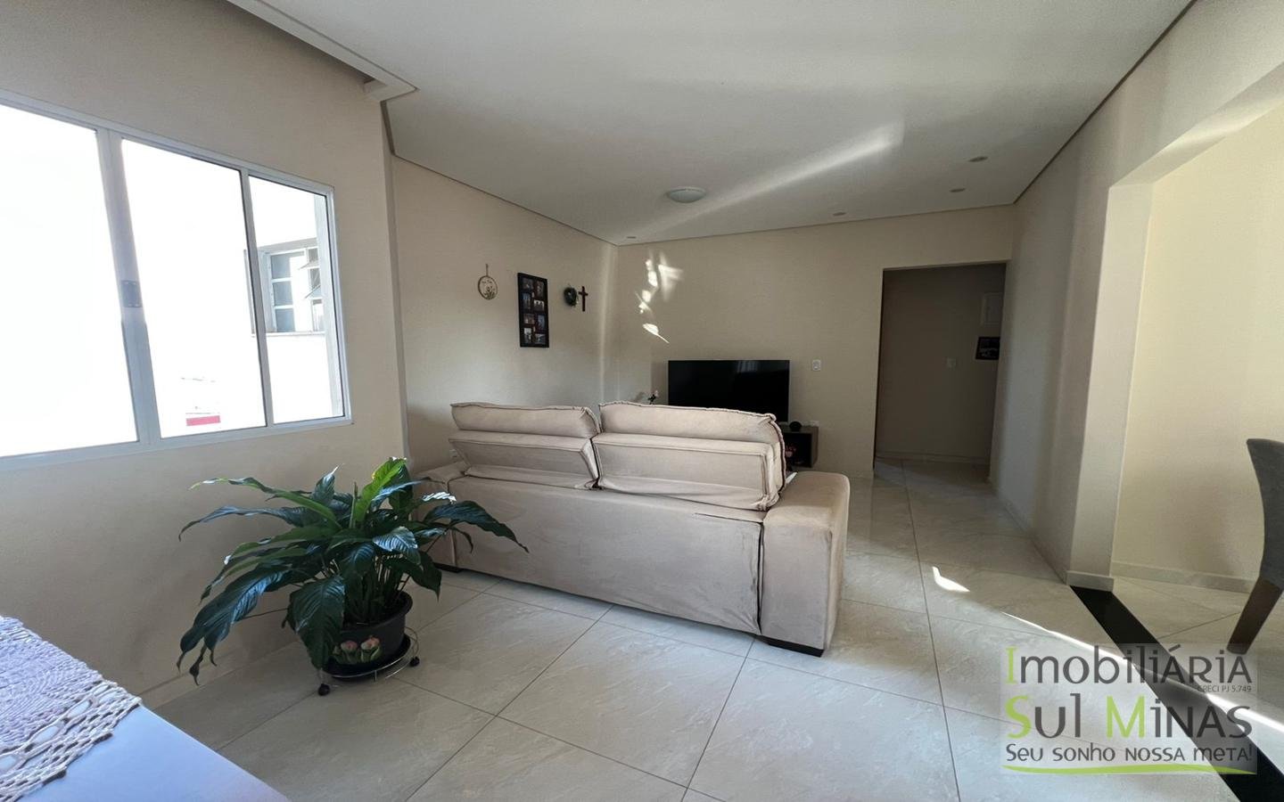 Apartamento com 102 m² no Centro à Venda em Cambuí MG Cód. 2136 (1)