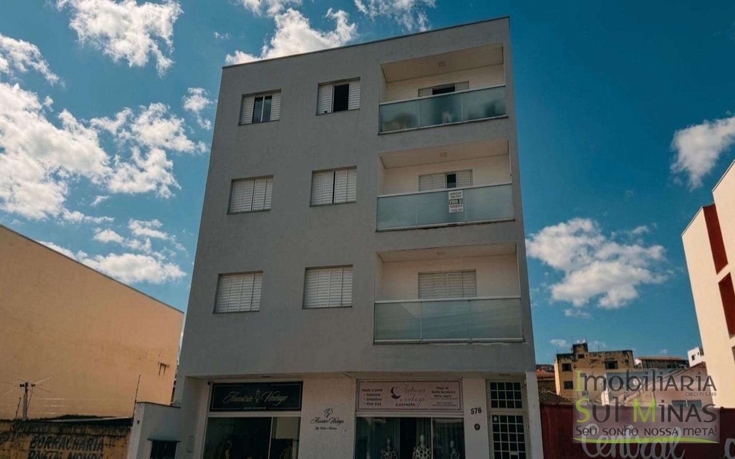 Apartamento com 102 m² no Centro à Venda em Cambuí MG Cód. 2136 (11)