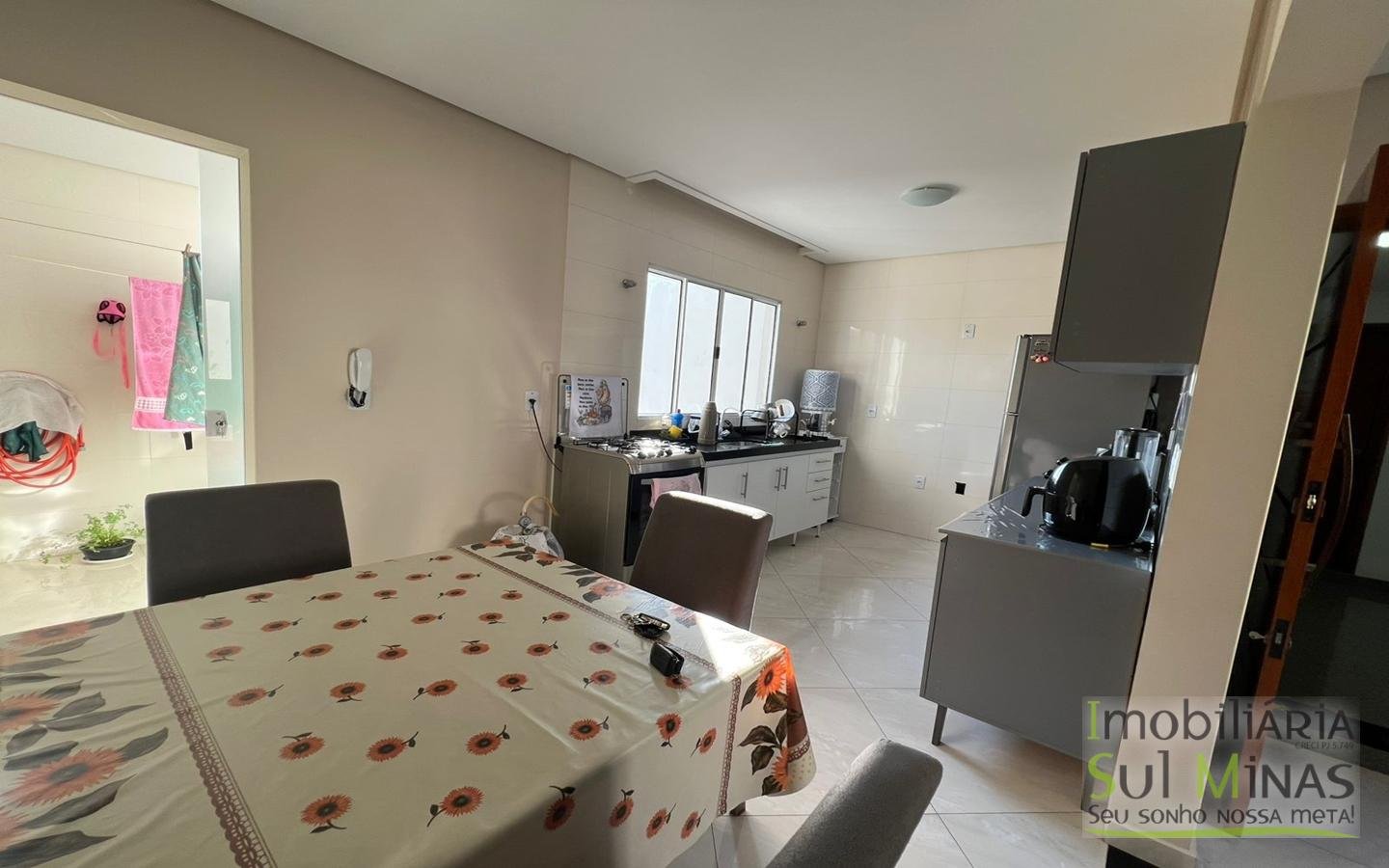 Apartamento com 102 m² no Centro à Venda em Cambuí MG Cód. 2136 (2)